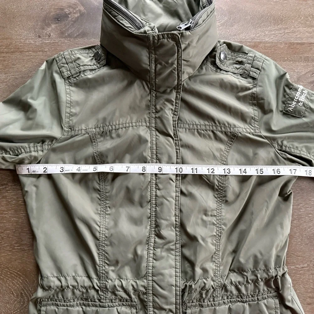 ✝️ A&F | LIKE NEW • Army Green Lightweight Jacket - Picture 9 of 12